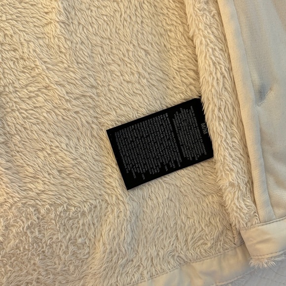 Women's White north face Jacket - Picture 6 of 7